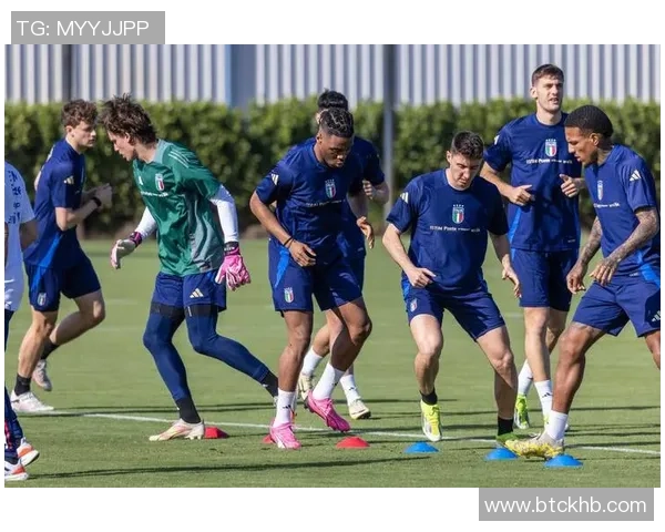 22退役球星重聚绿茵场 展现足球传奇魅力与友谊赛精彩瞬间