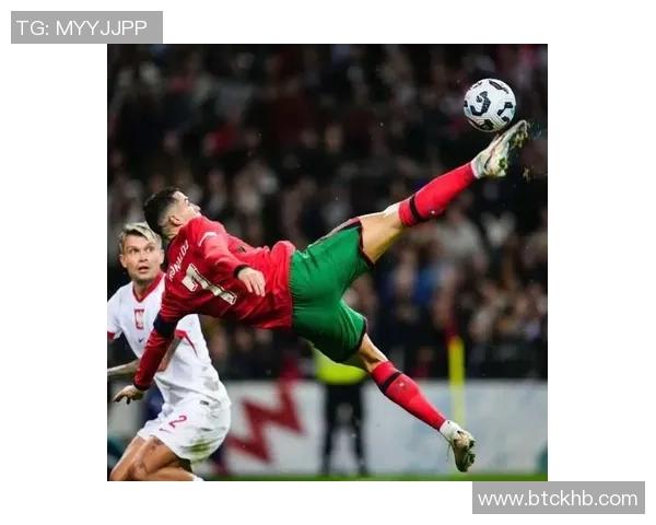 C罗惊世倒挂金钩再创历史瞬间震撼全场球迷热血沸腾 C罗惊世倒挂金钩再创历史瞬间震撼全场球迷热血沸腾