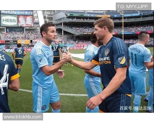 全球足坛巨星同框合影 展现足球魅力与团结精神 全球足坛巨星同框合影 展现足球魅力与团结精神