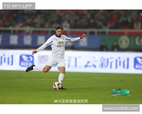 十大足球巨星精彩集锦 全面解析球场传奇瞬间