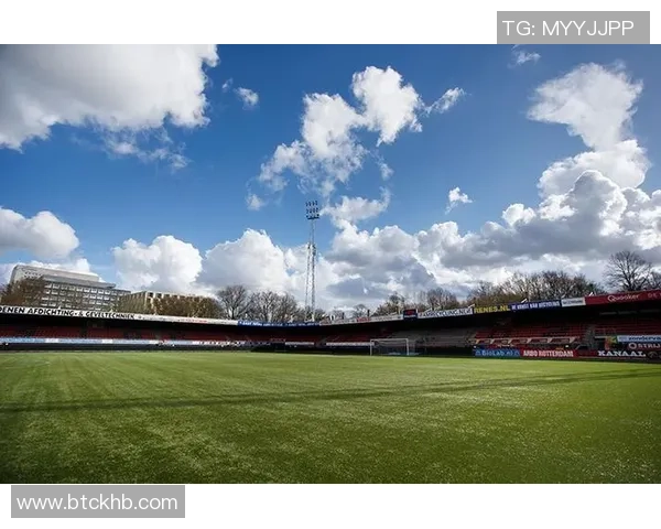 当绿茵巨星专属背景音乐响起激情与荣耀在球场交织