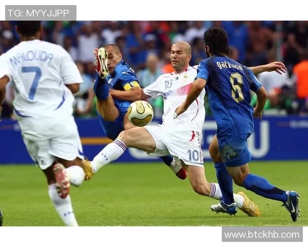 探秘足球场上5号球衣背后的传奇人物与他们的精彩表现