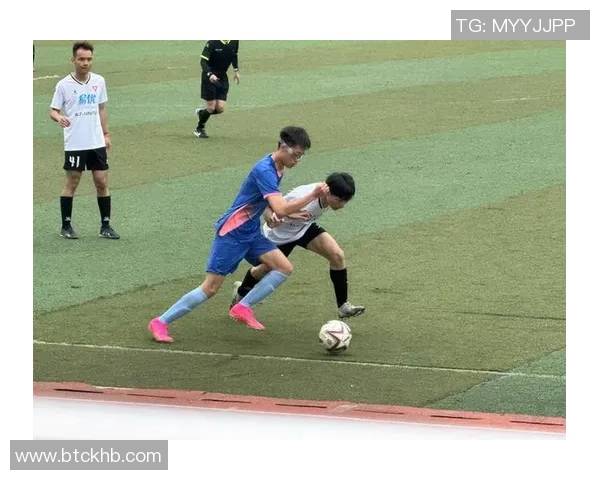 盗梦球星足球燃情对决展现绿茵梦想与热血拼搏精神